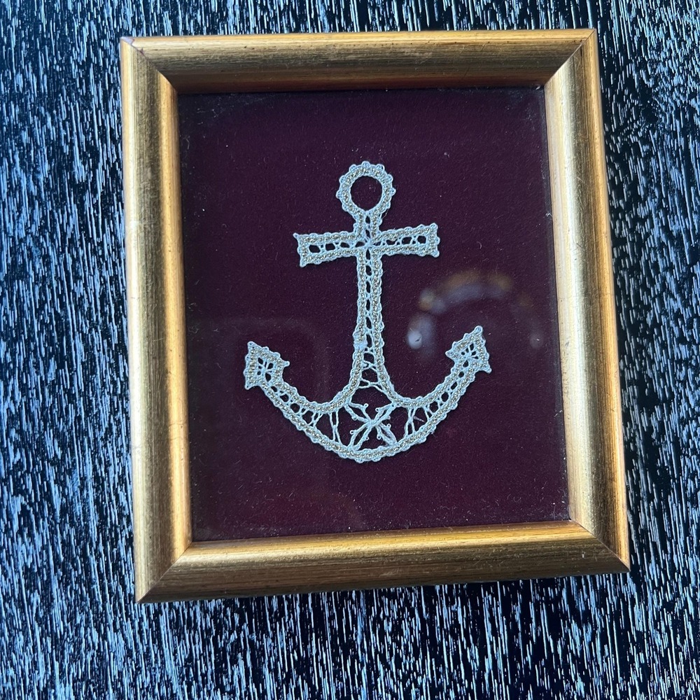Handmade framed lace anchor‎